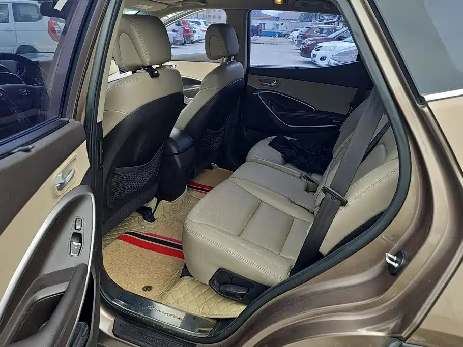 Hyundai Santa Fe 2013 2013 Facelift 2.4L Automatic 4WD Premium