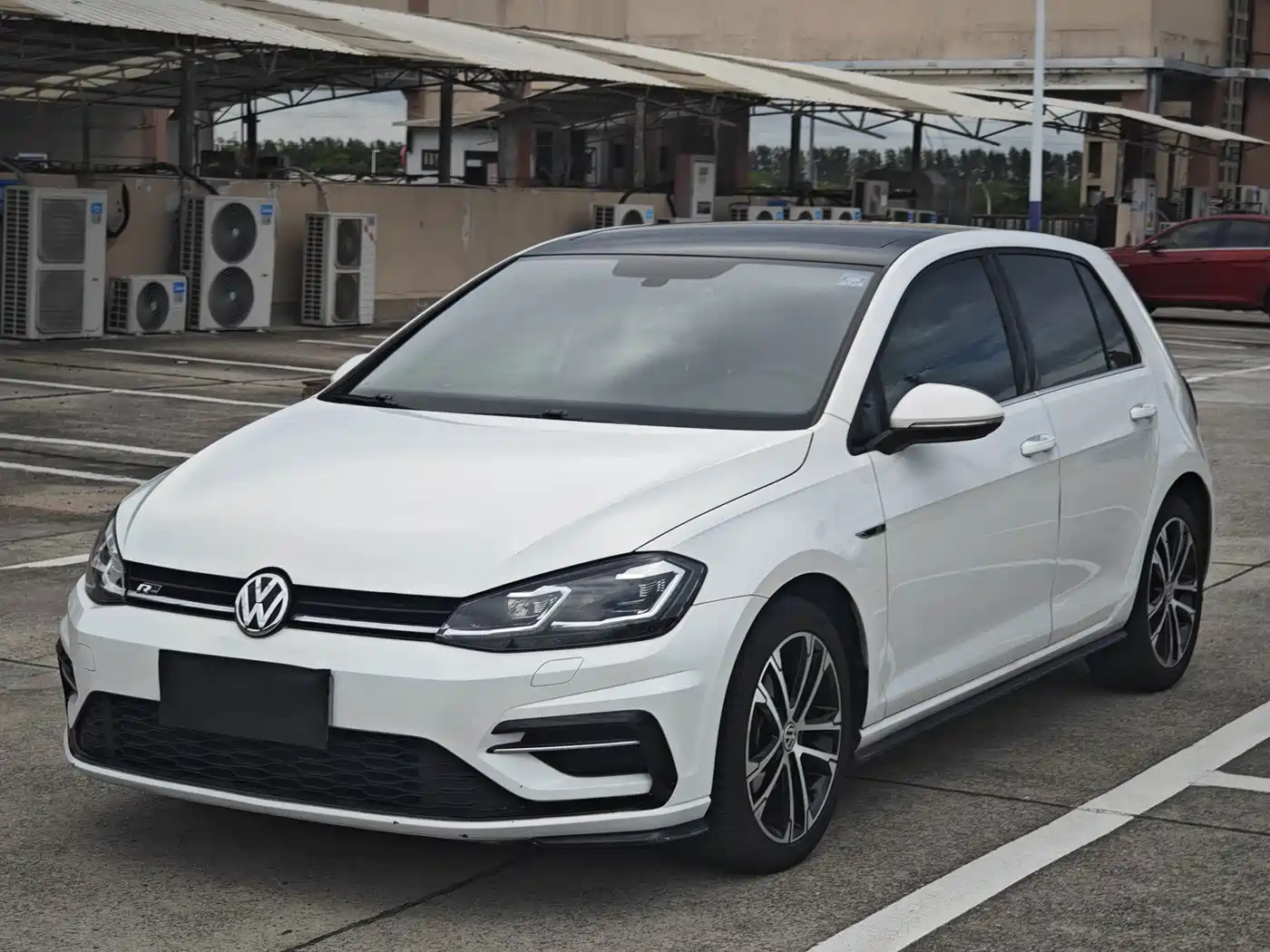 Photo 1 - Volkswagen Golf