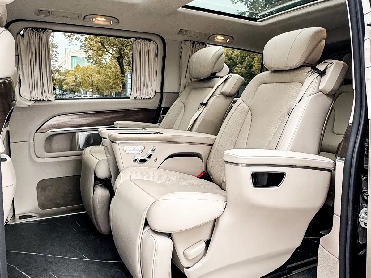 Mercedes-Benz V-Class 2022 V 260 L Long Wheelbase Luxury Edition фото 12