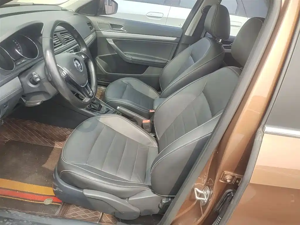 Volkswagen Lavida Tour 2017 180TSI DSG Comfort Edition фото 15