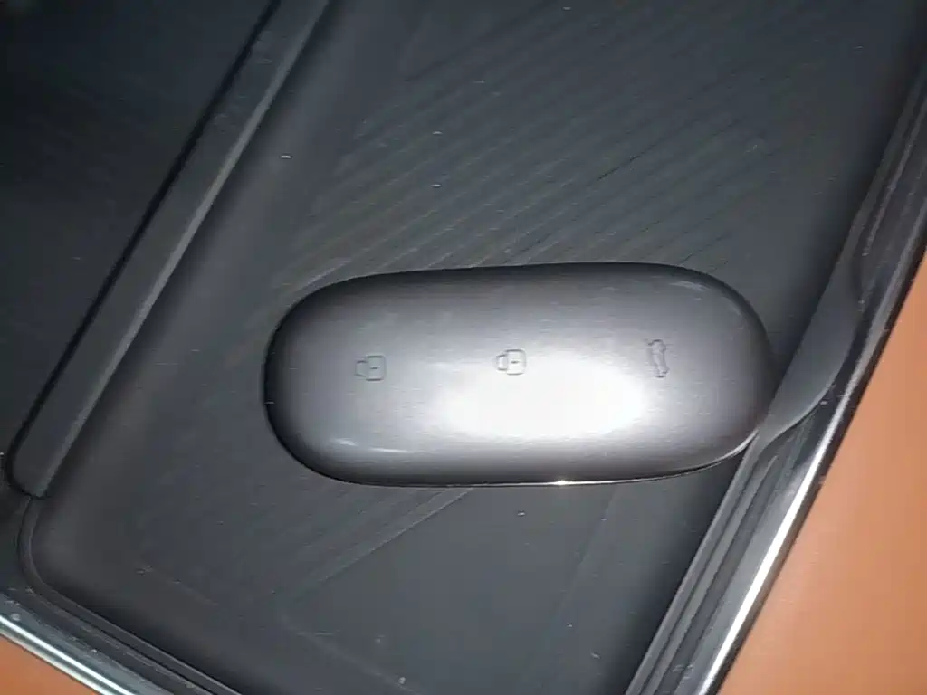 Фото 9 - Li Auto Li L8