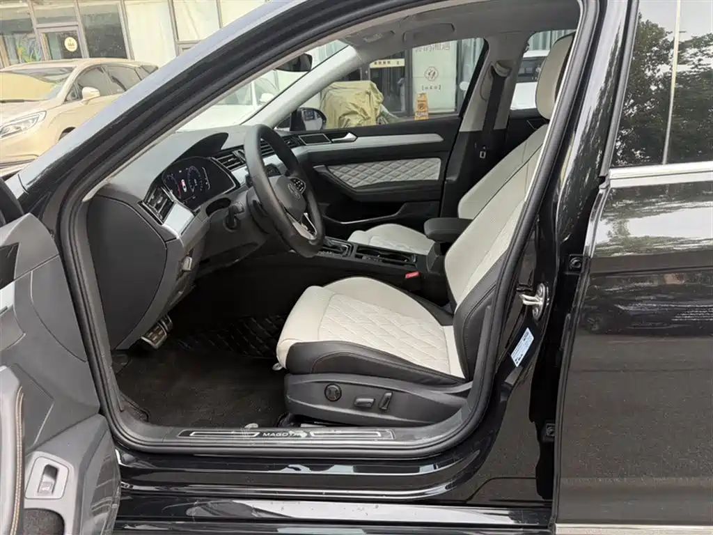 Volkswagen Magotan 2024 2 Million Units Public Sharing Edition 330TSI DSG Luxury фото 14