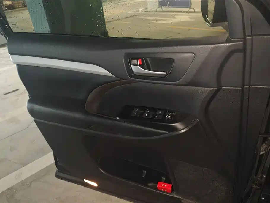 Toyota Highlander 2018 2.0T 4WD Luxury 7-seater China VI фото 7