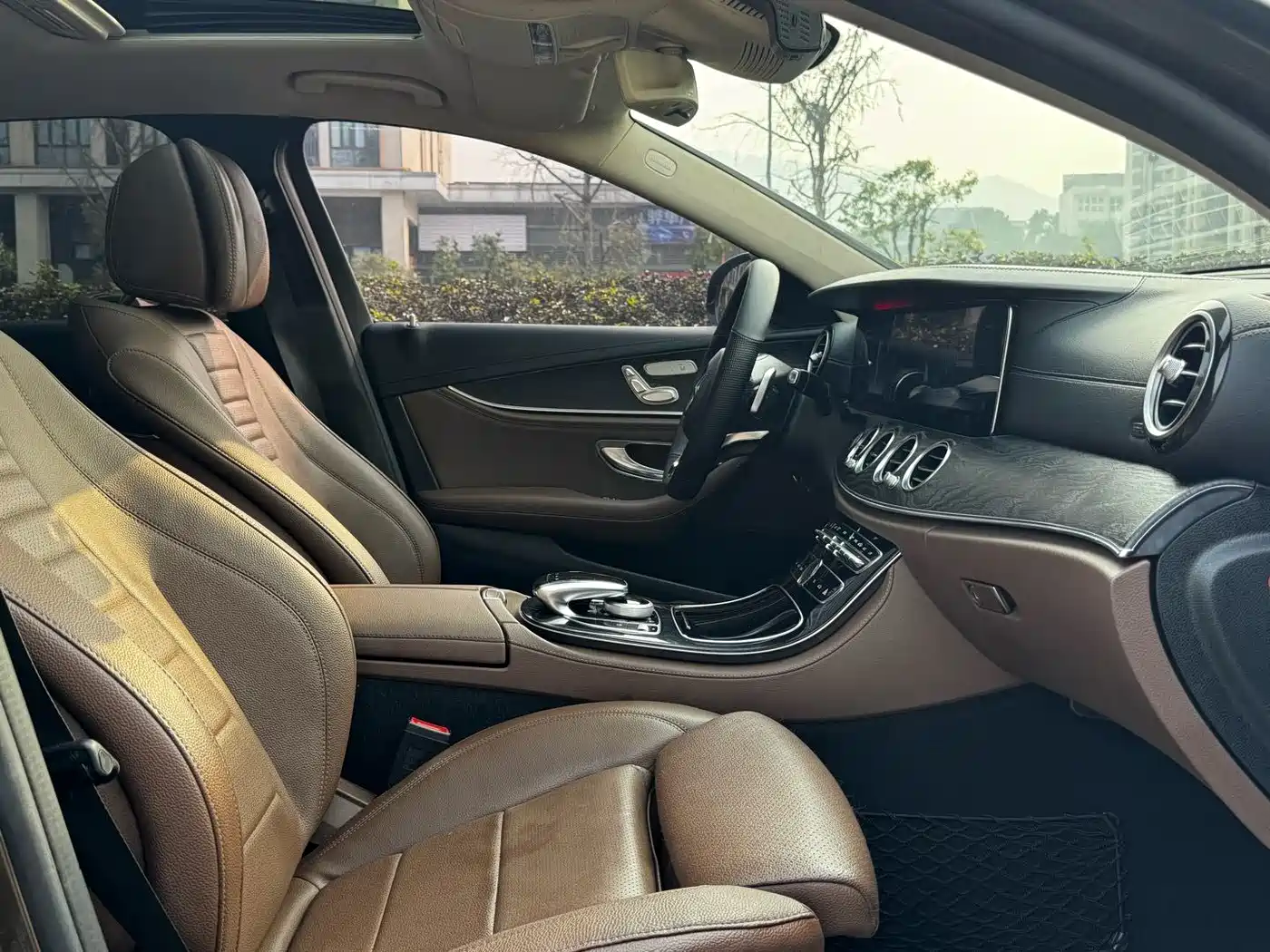Mercedes-Benz E-Class 2016 E 200 L Sport Type фото 7