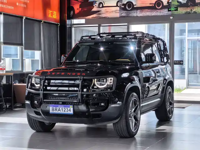 Land Rover Defender 2024