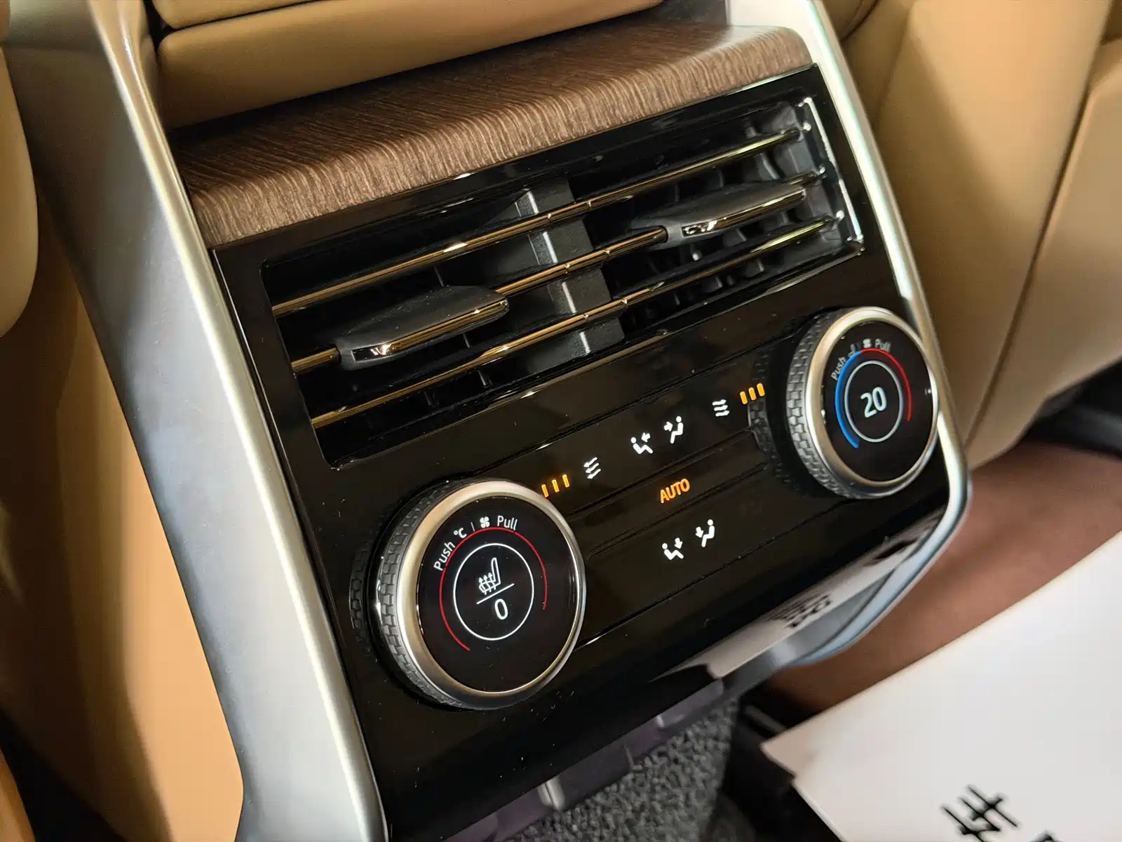 Photo 12 - Land Rover Range Rover