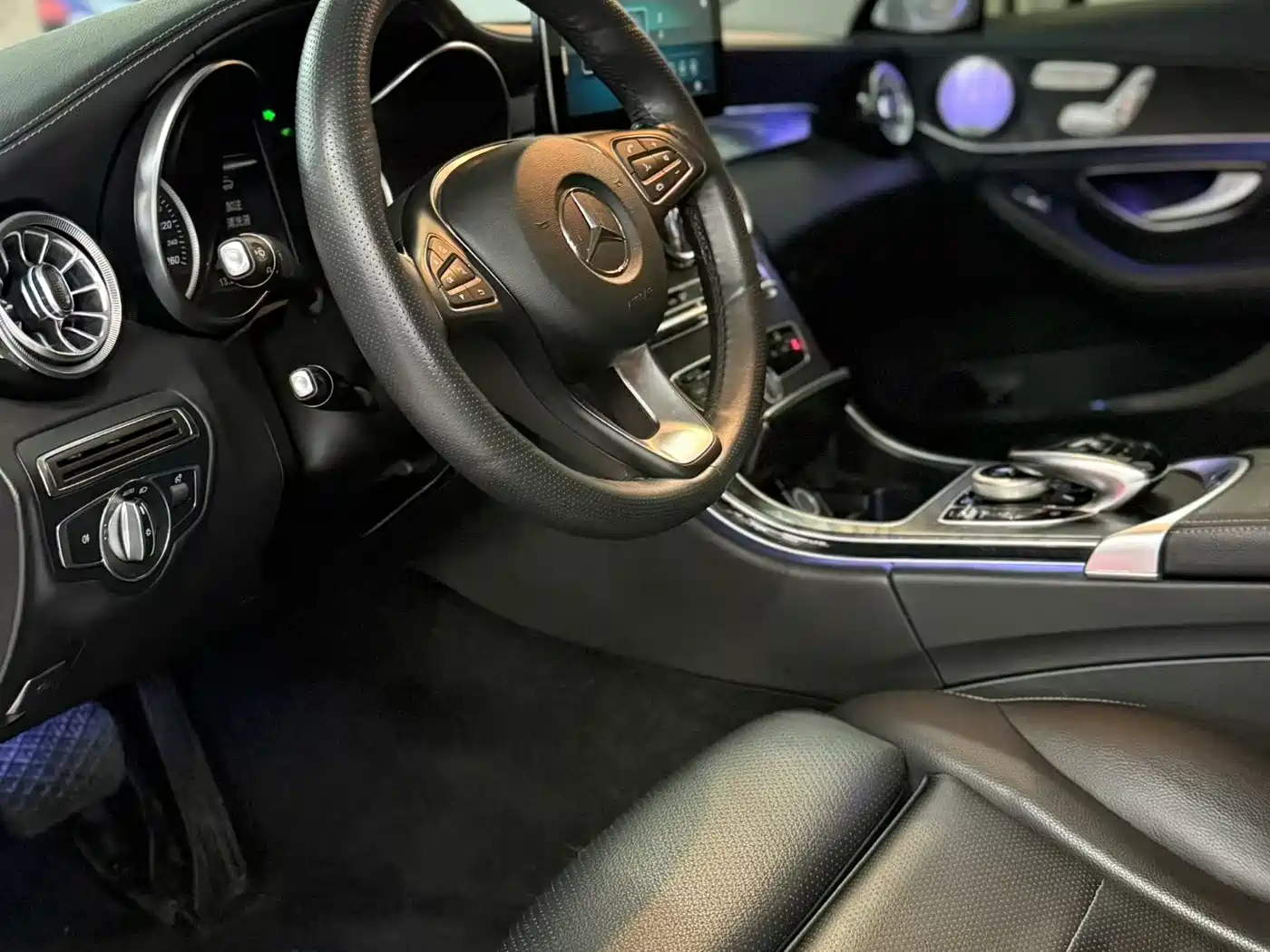 Mercedes-Benz C-Class 2017 Facelift C 200 L Sport Edition фото 4