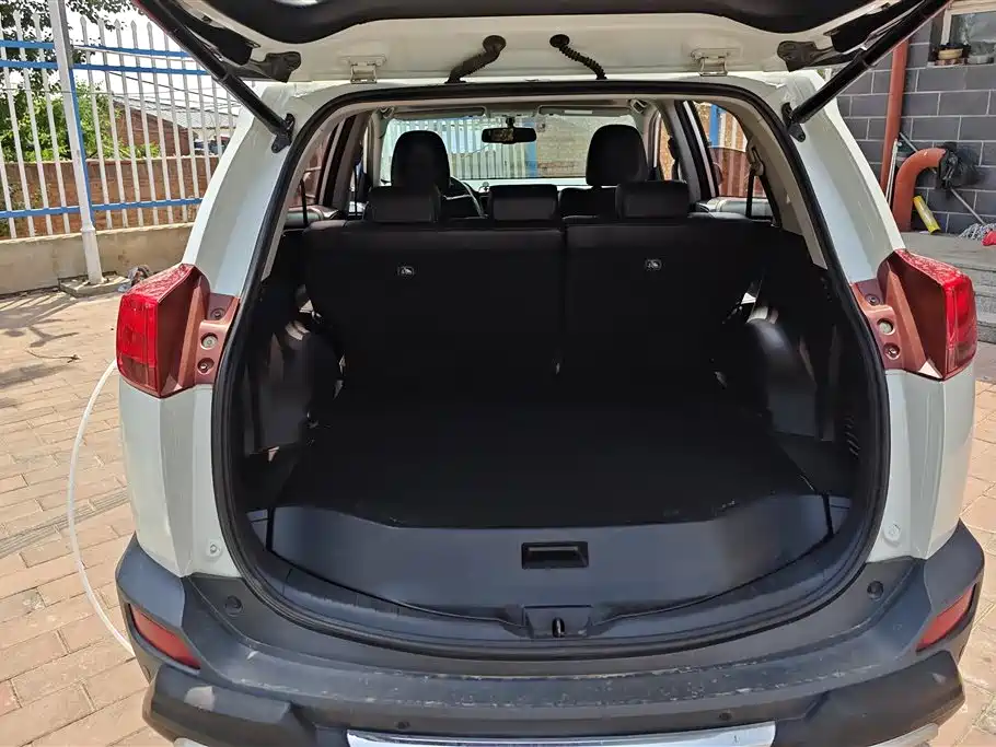 Toyota RAV4 Rongfang 2015 2.5L Automatic 4WD Luxury Edition фото 4