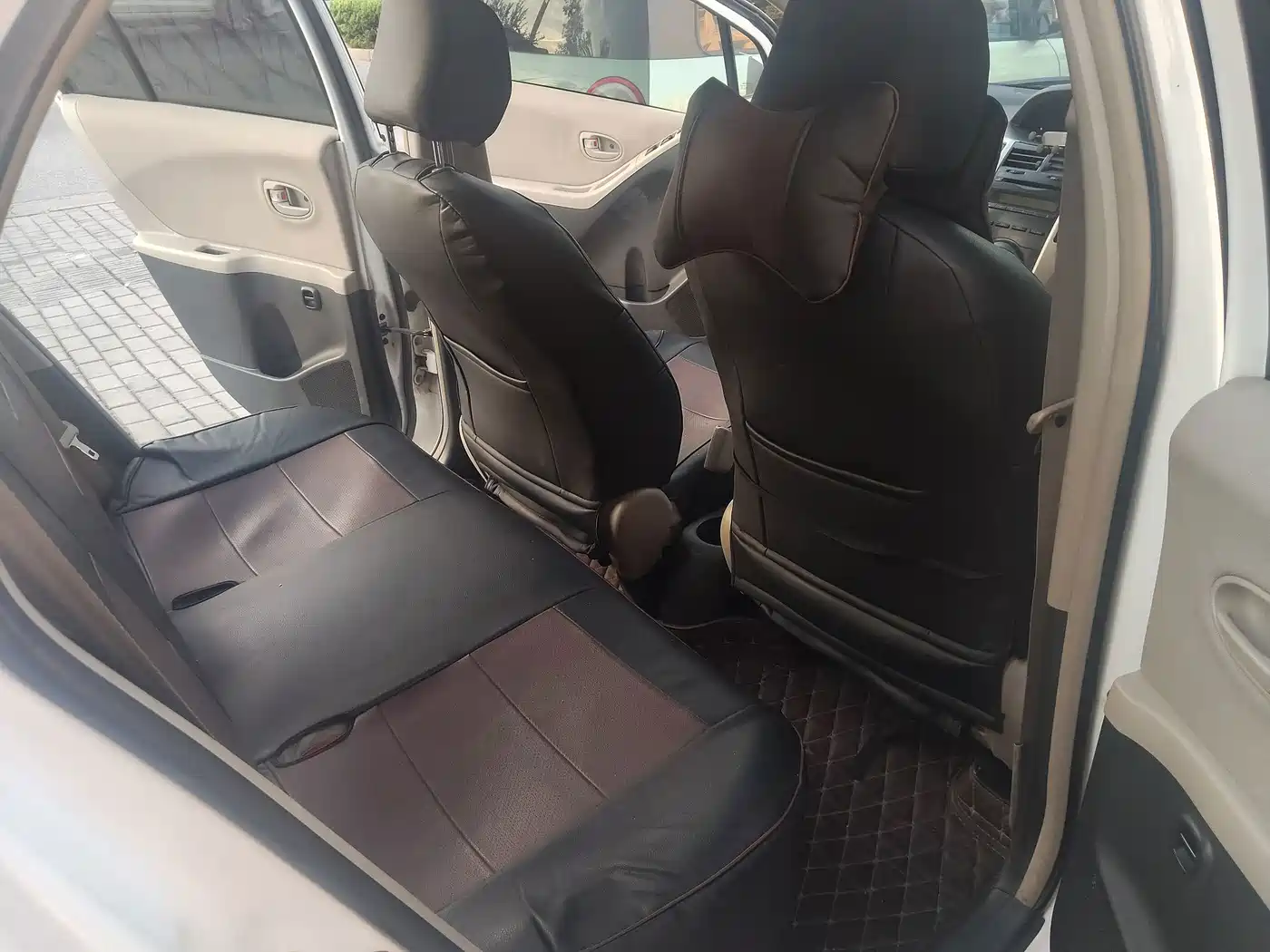 Toyota Yaris 2013 2011 1.6E Auto Charm Edition