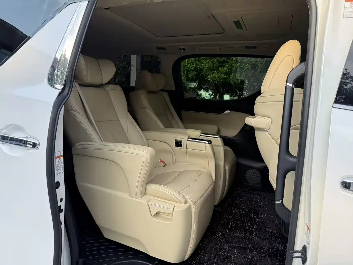 Toyota Alphard 2018 3.5L Luxury фото 10