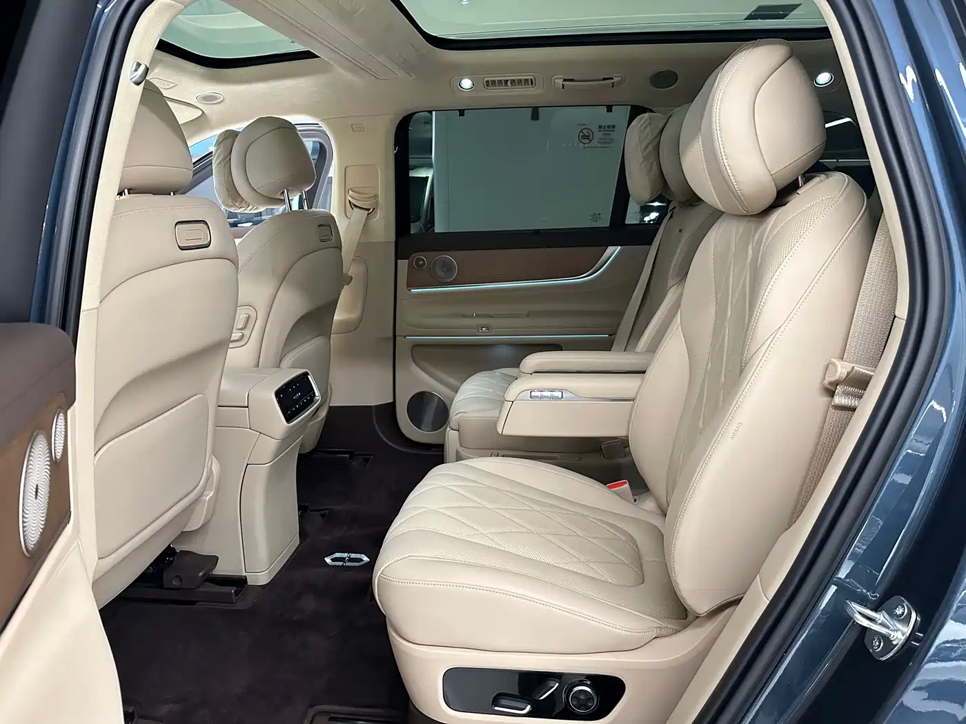 AITO Wenjie AITO M9 2024 Extended Range Ultra 42kWh 6-Seater фото 14