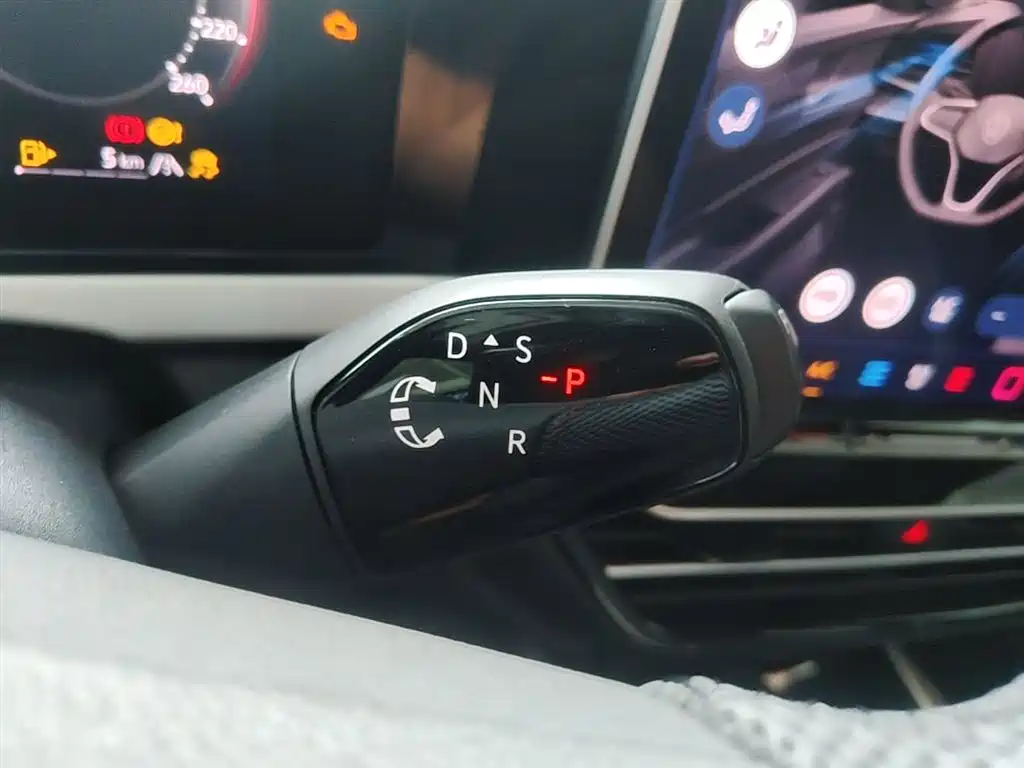 Volkswagen Passat 2025 Model Pro 380TSI Starlight Dragon Premium Edition фото 10