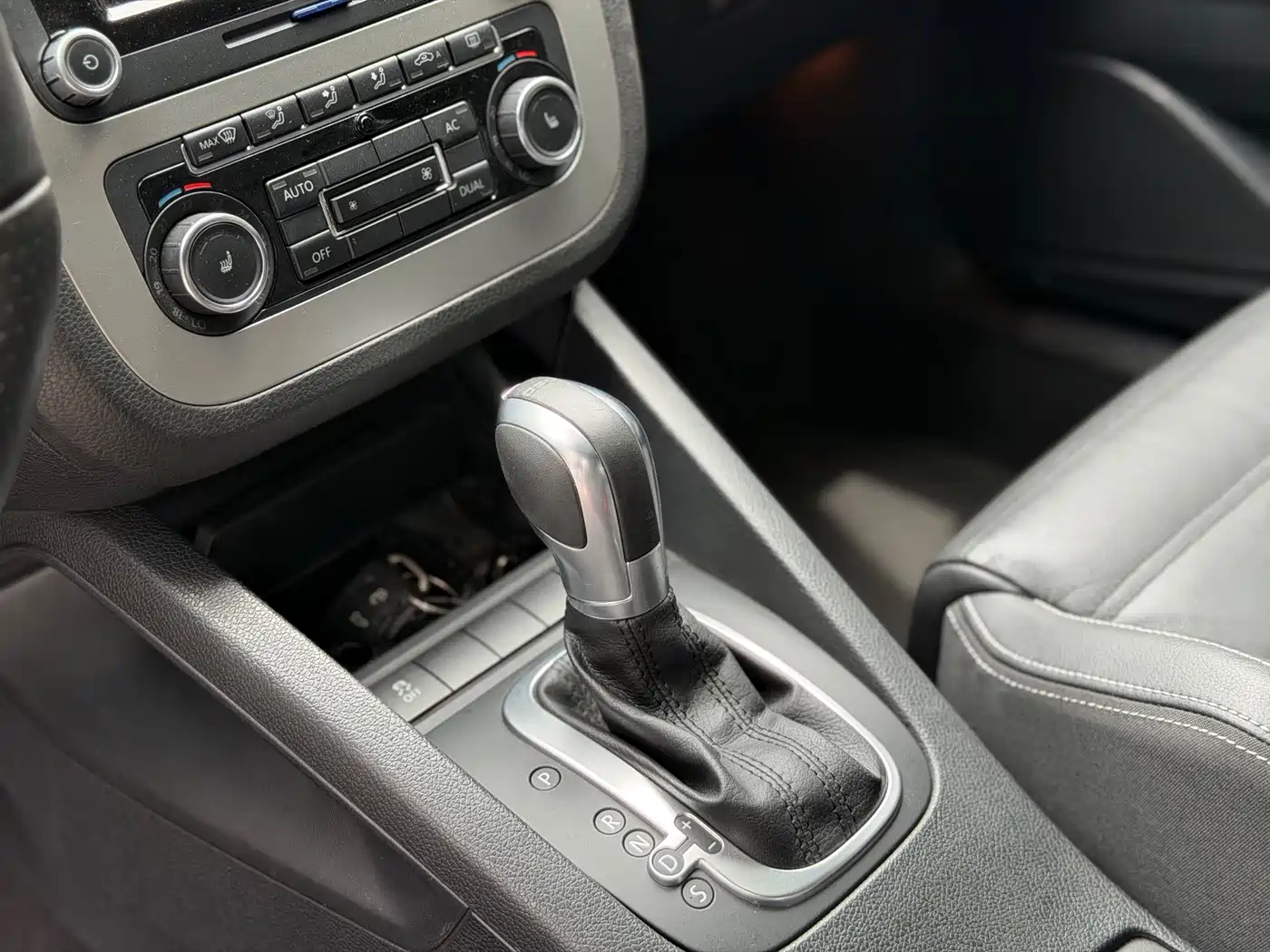 Volkswagen Scirocco 2011 2011 2.0TSI Luxury