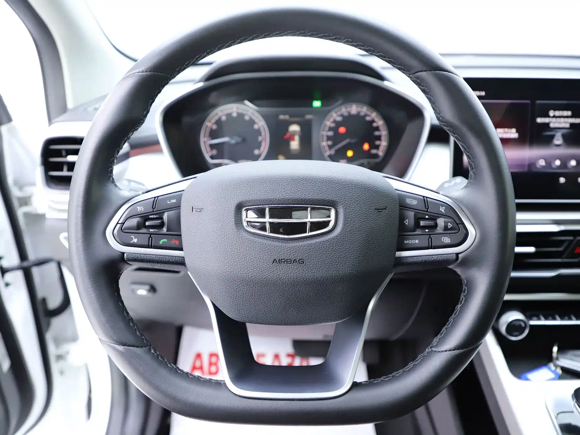Фото 9 - Geely Coolray