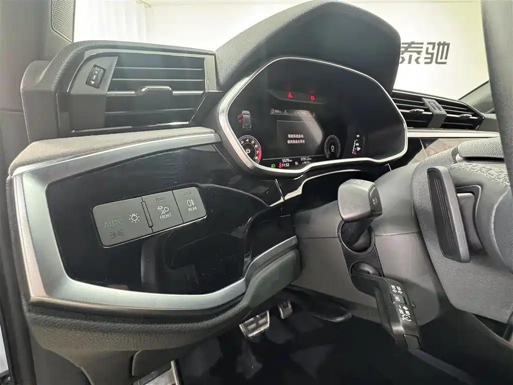 Audi Q3 2024 35 TFSI Fashion Sport фото 25