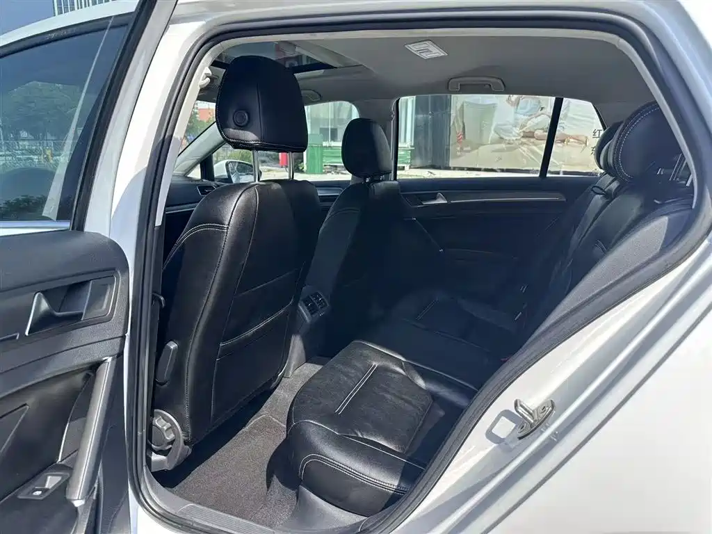 Volkswagen Golf 2016 230TSI Automatic Comfort фото 4