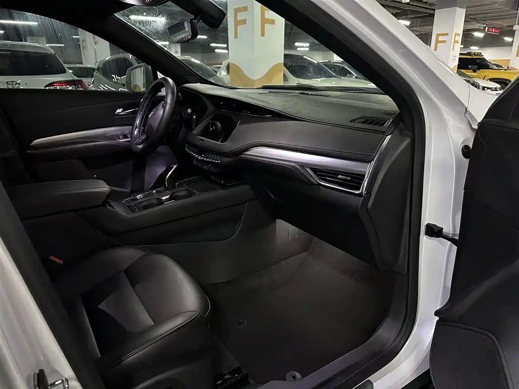 Cadillac XT4 2020 Facelift 28T 2WD Leading фото 4