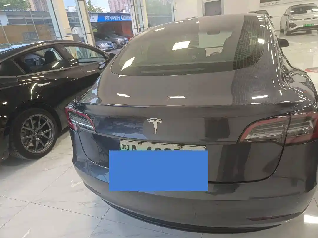 Фото 12 - Tesla Model 3