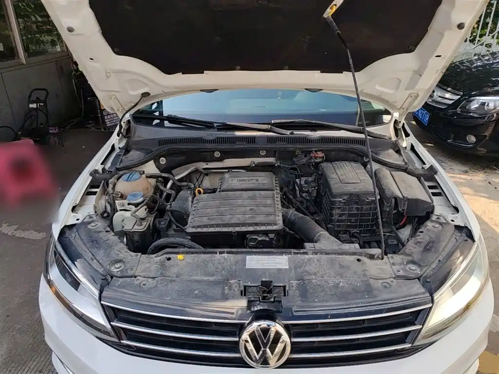 Volkswagen Sagitar 2015 1.6L Automatic Comfort фото 20