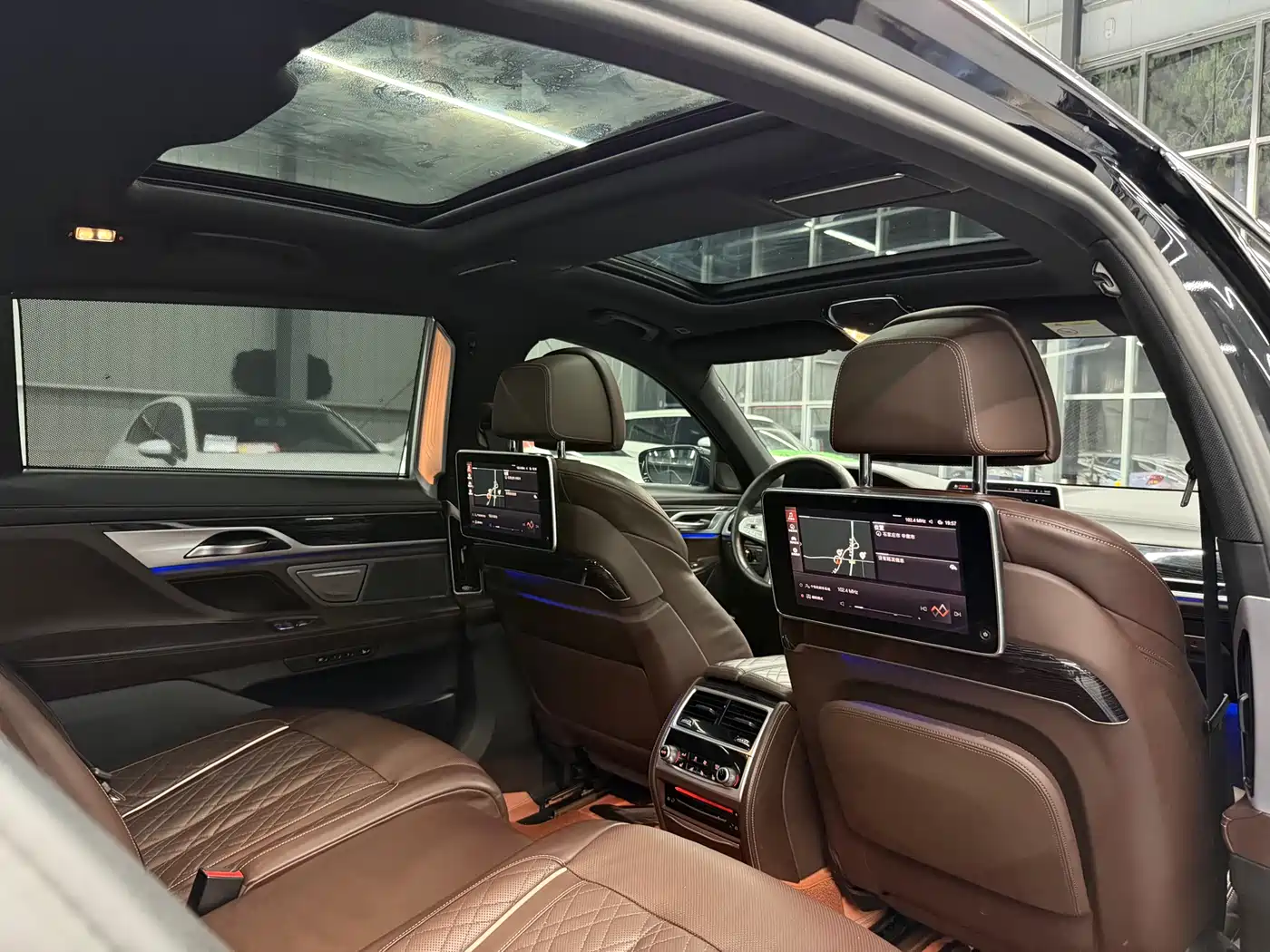 BMW 7 Series 2022 740Li Exclusive M Sport Package фото 12