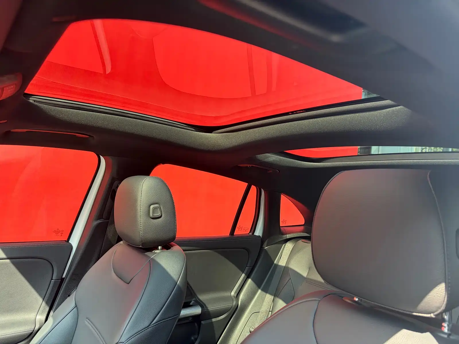 صورة 10 - Mercedes-Benz EQA