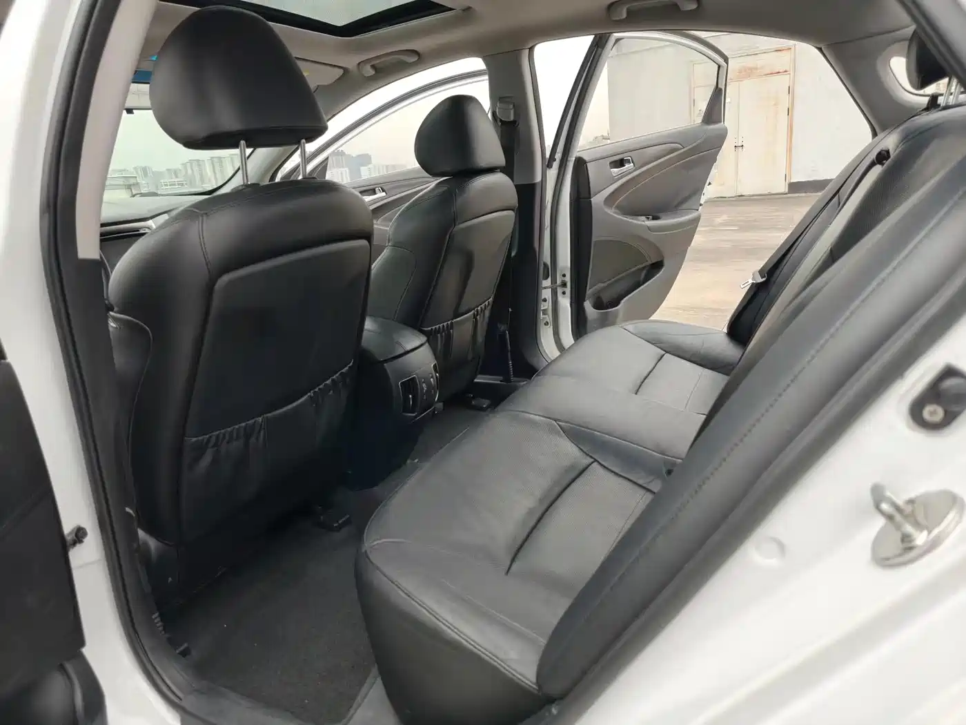 Hyundai Sonata 2013 2.0L Automatic Luxury Edition фото 11