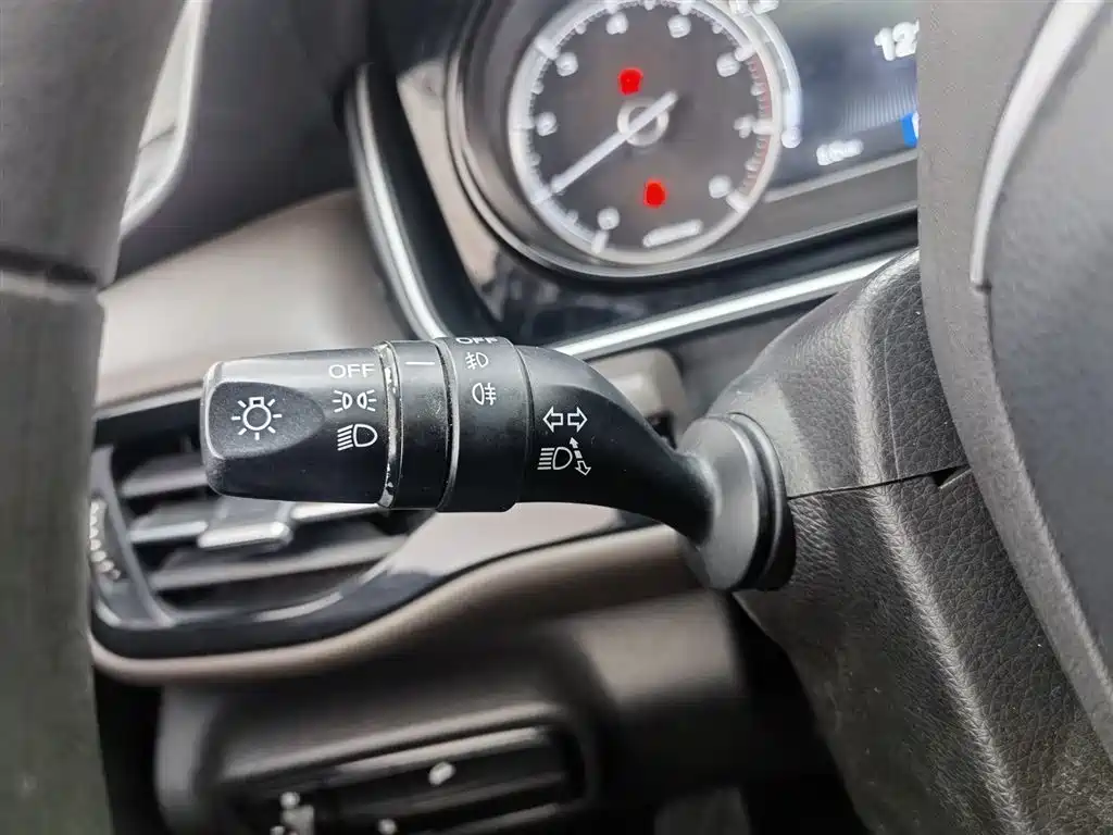 GAC Trumpchi Trumpchi M6 2019 270T Automatic Luxury (6-seater) China V фото 21