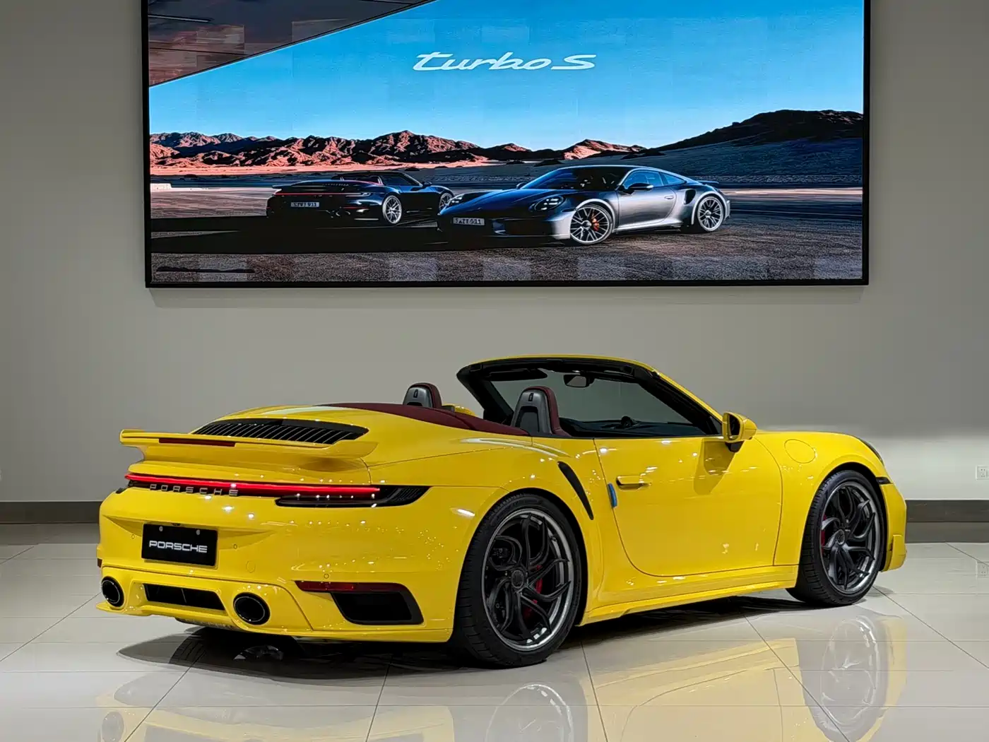 Porsche 911 2022 Turbo S Cabriolet 3.7T фото 15