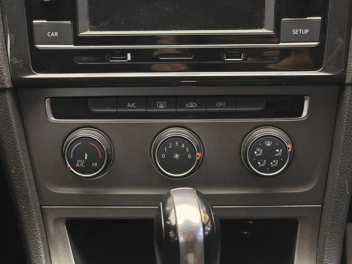 Volkswagen Golf 2015 1.6L Automatic Fashion фото 16
