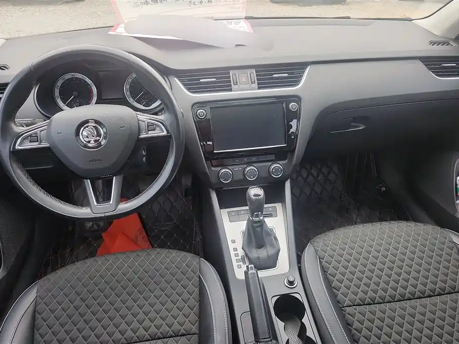 Škoda Octavia 2018 TSI230 DSG Comfort Edition фото 12