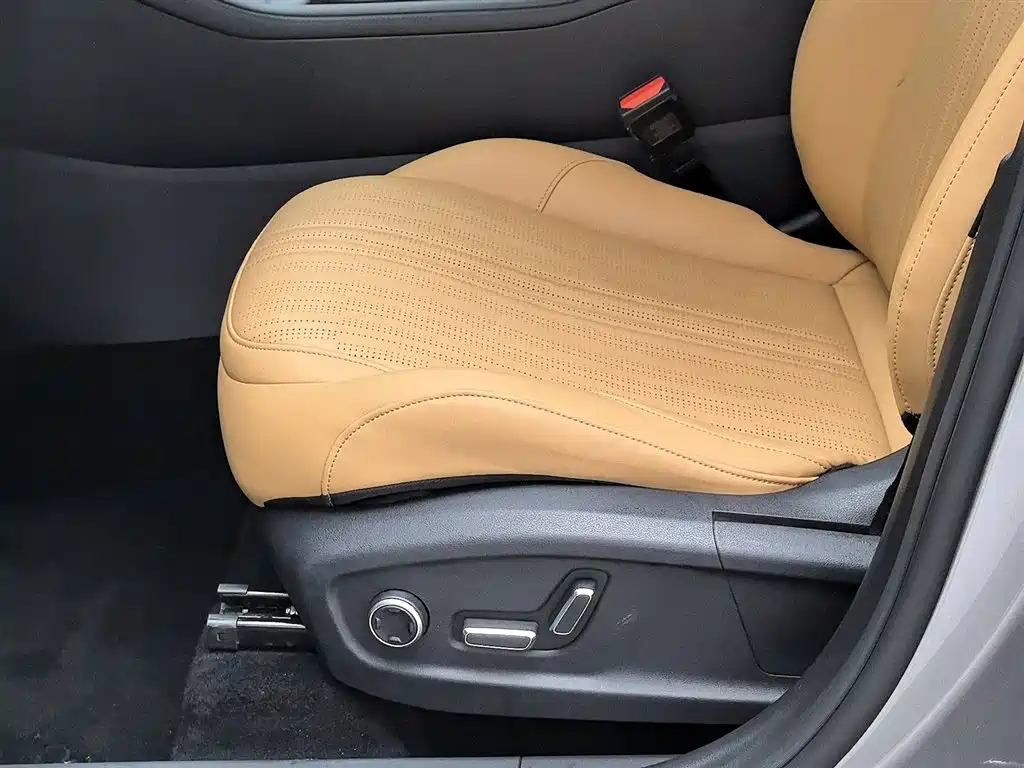 Geely Galaxy Galaxy L7 2023 1.5T 115km Starship фото 20