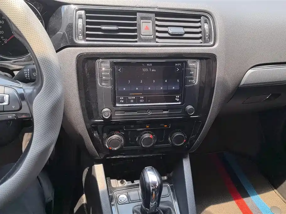 Volkswagen Sagitar 2018 1.6L Automatic Comfort фото 13