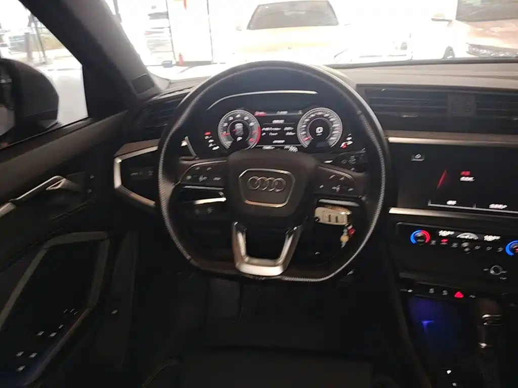 Audi Q3 2025 2024 35 TFSI Progressive Sport