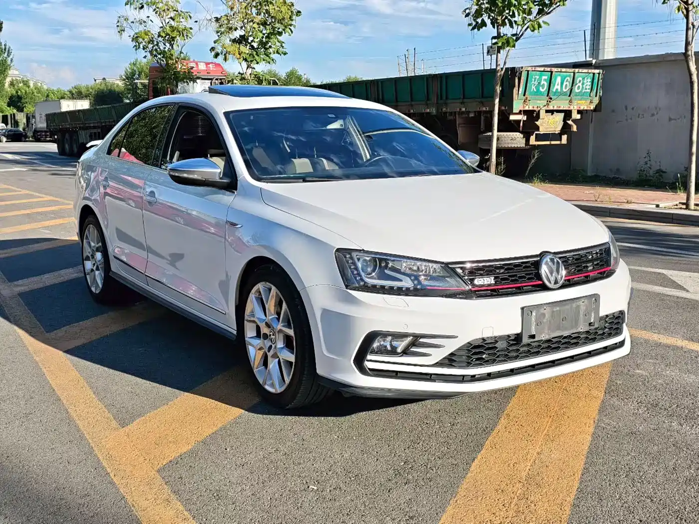 Фото 2 - Volkswagen Sagitar