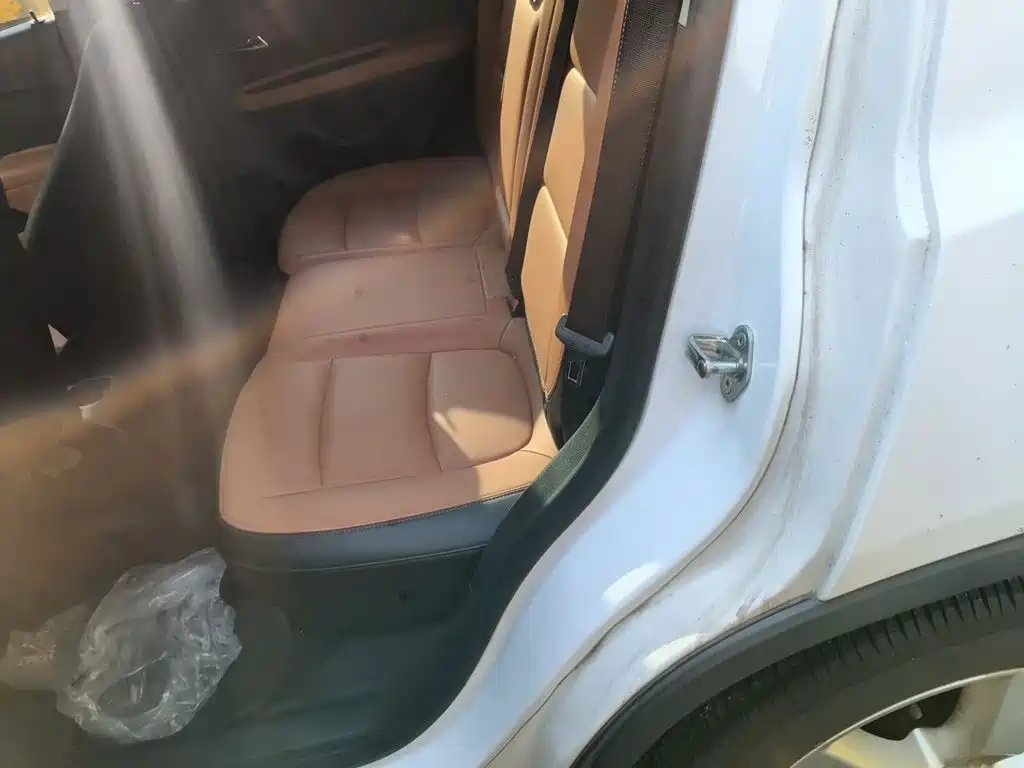 Photo 13 - Chevrolet Trax