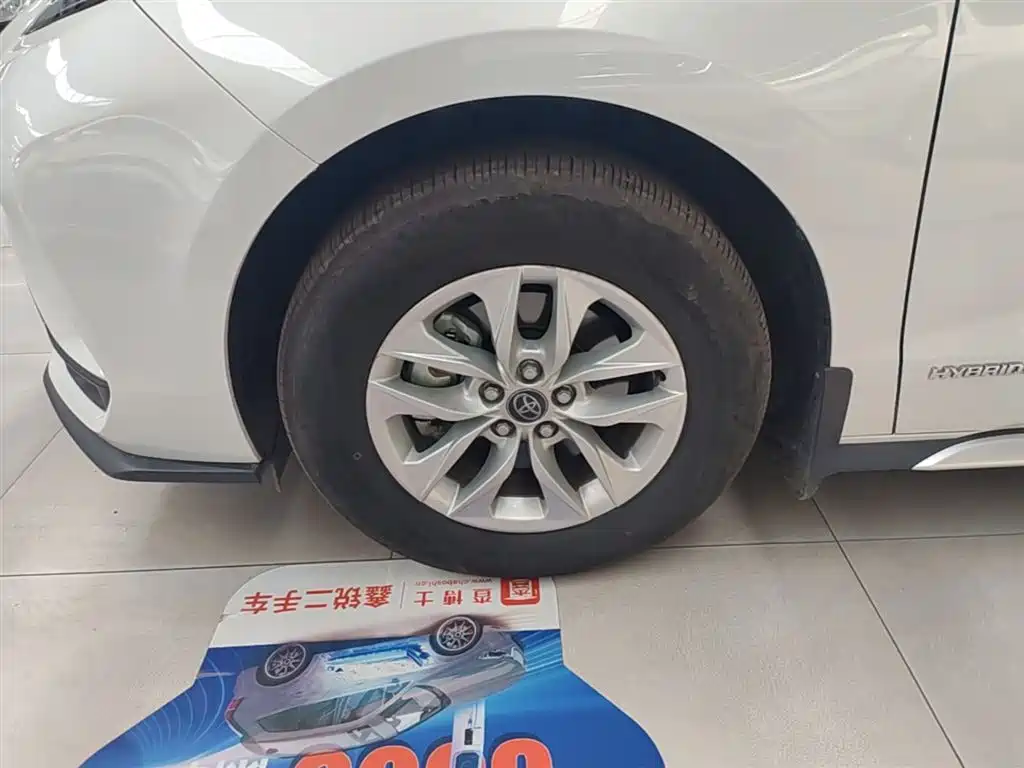 Toyota Granvia 2024 2.5L Hybrid Comfort фото 23