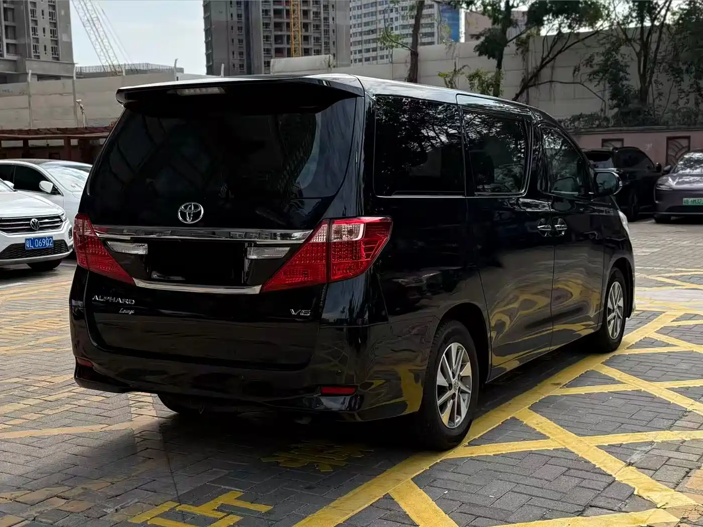 Toyota Alphard 2012 2.4L Luxury Edition фото 11