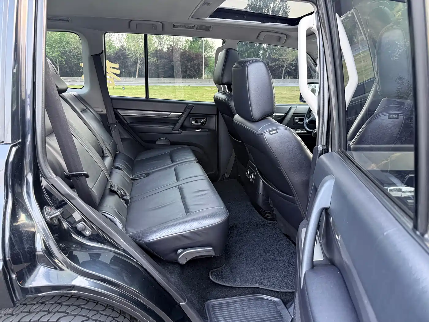 Mitsubishi Pajero (Import) 2010 3.0L Automatic Elite Edition фото 12
