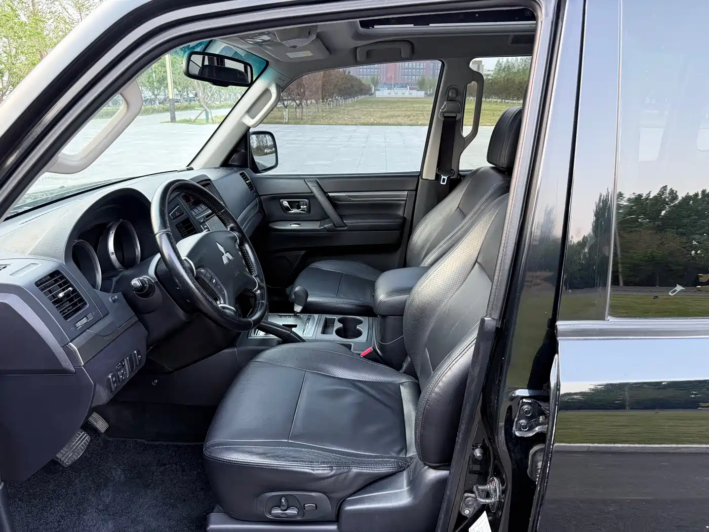 Mitsubishi Pajero (Import) 2010 3.0L Automatic Elite Edition фото 8