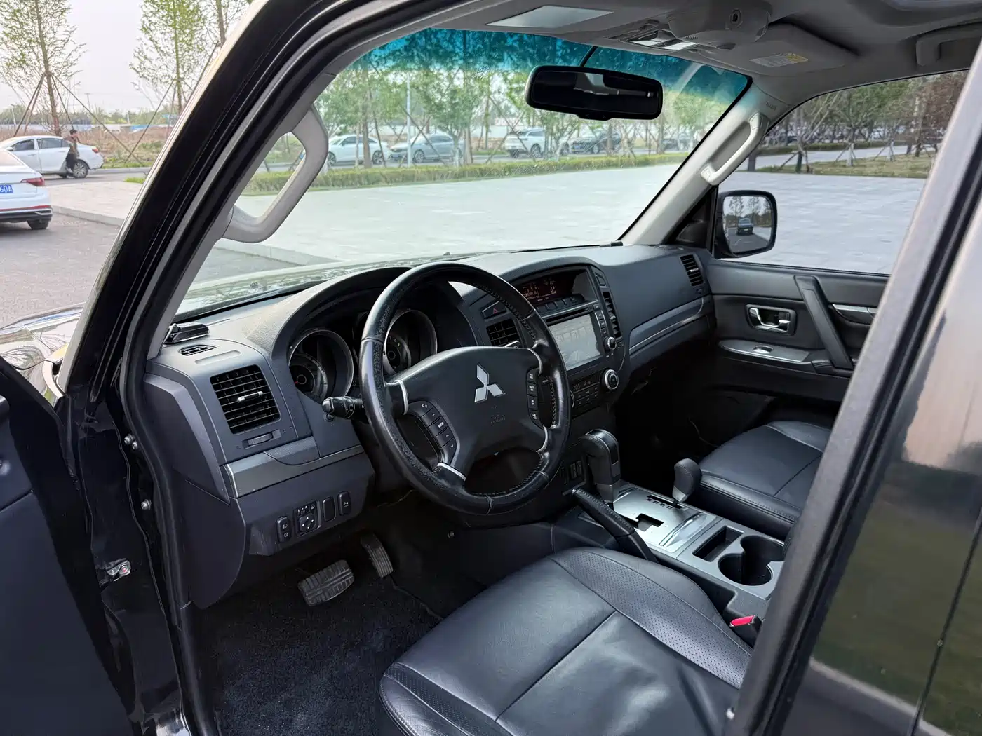 Mitsubishi Pajero (Import) 2010 3.0L Automatic Elite Edition фото 9