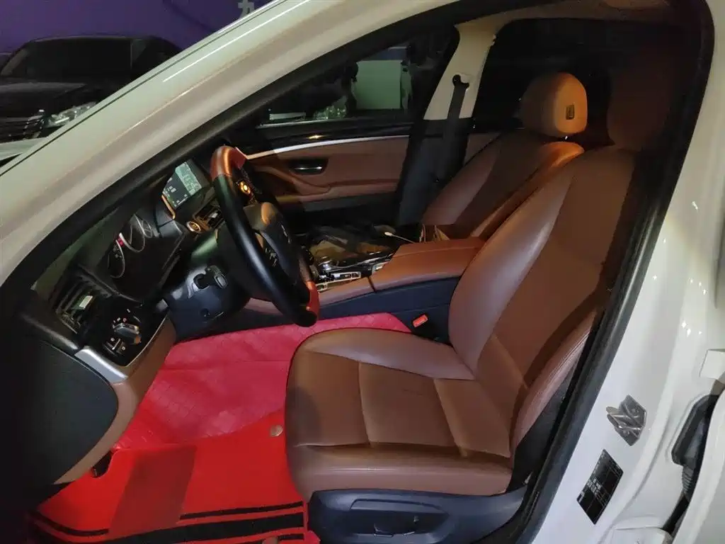BMW 5 Series 2017 520Li Classic Edition фото 8