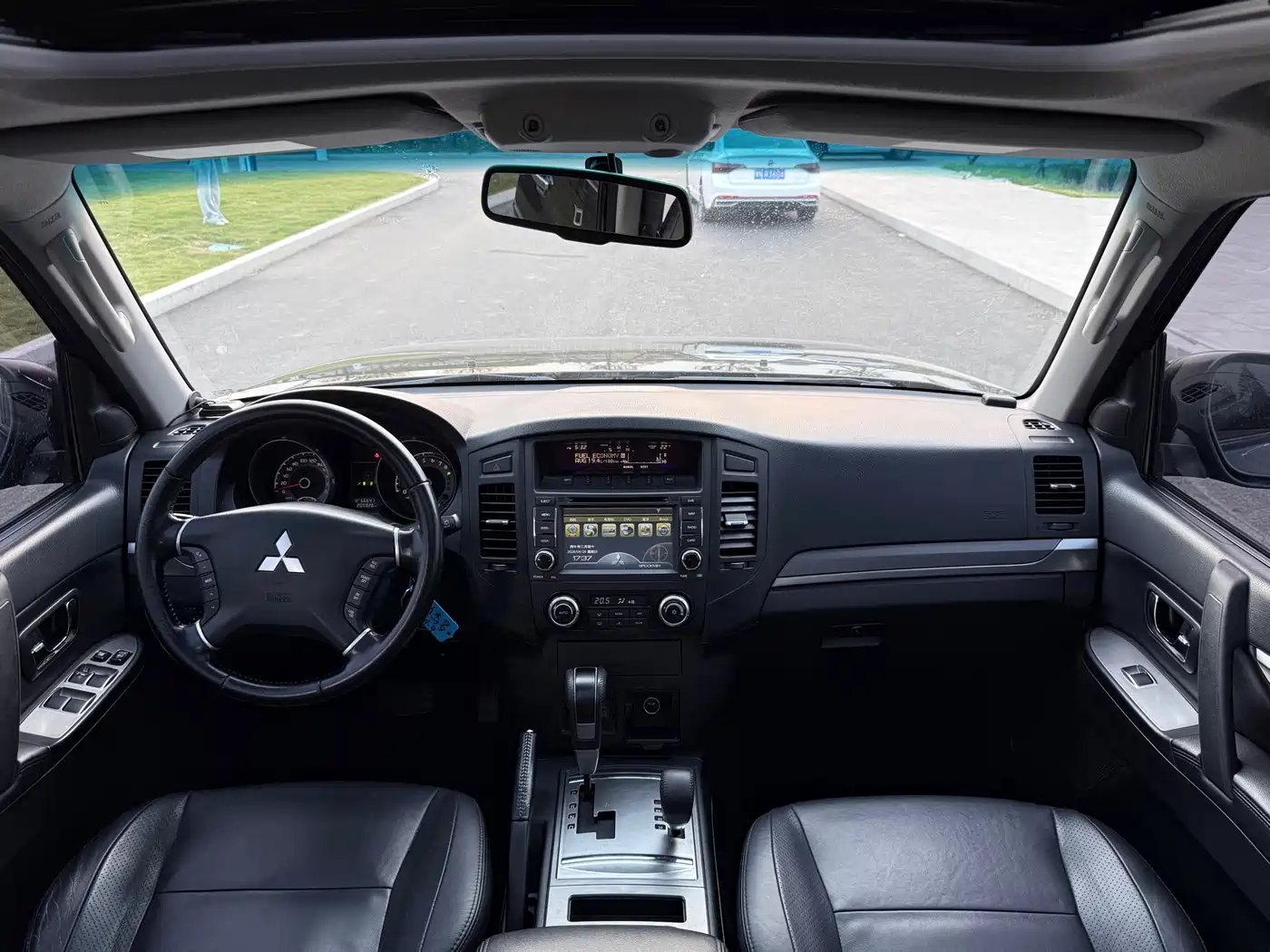 Mitsubishi Pajero (Import) 2010 3.0L Automatic Elite Edition фото 11