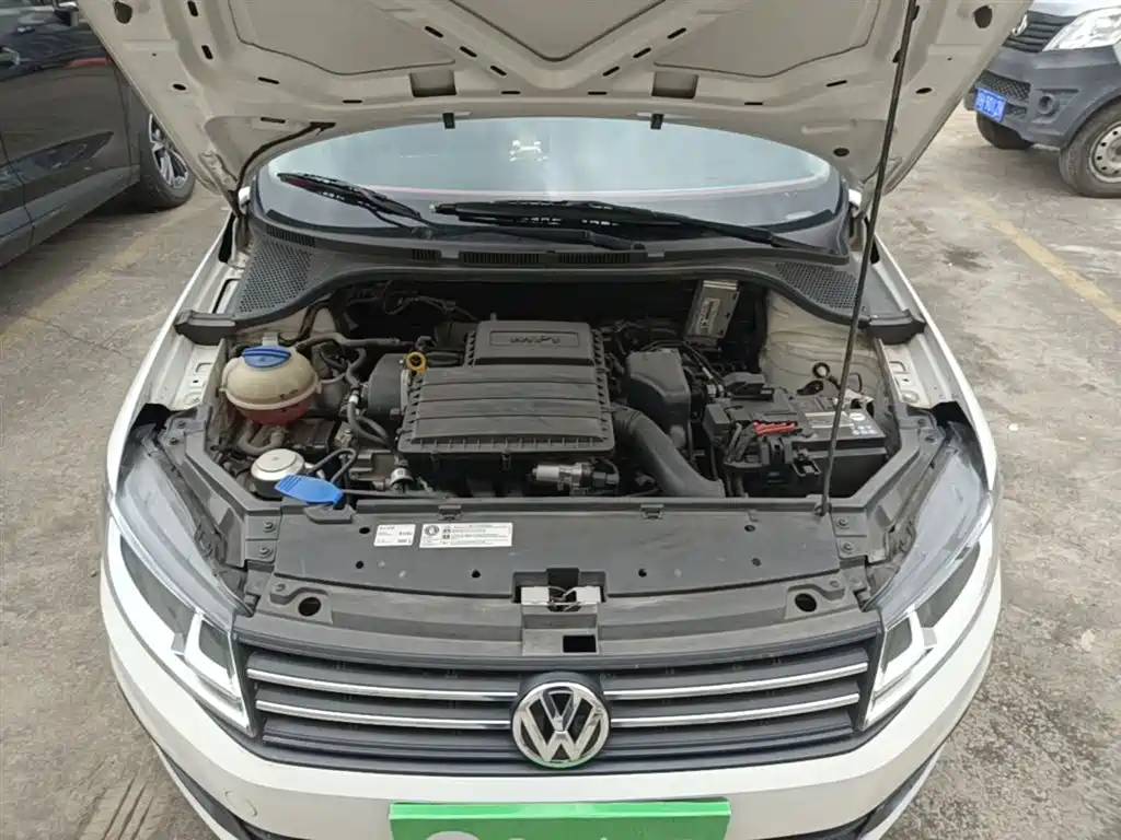 VOLKSWAGEN SANTANA