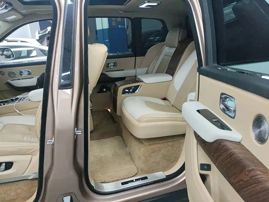 Rolls-Royce Cullinan 2018 4-Seater Version фото 5