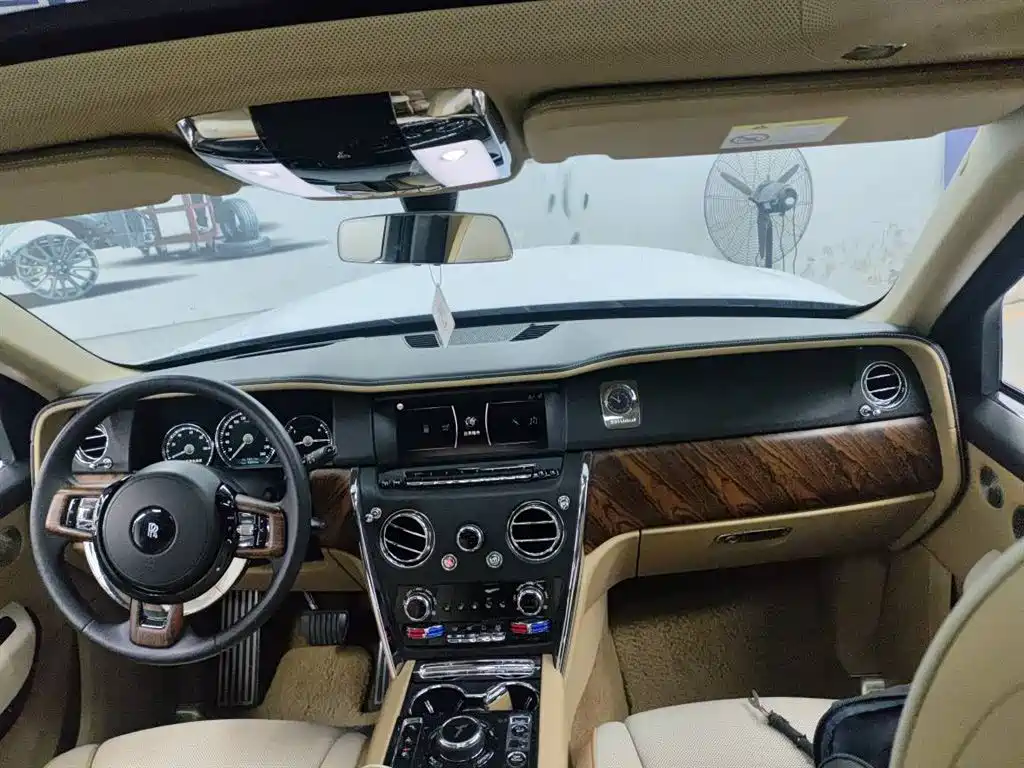 Rolls-Royce Cullinan 2018 4-Seater Version фото 8