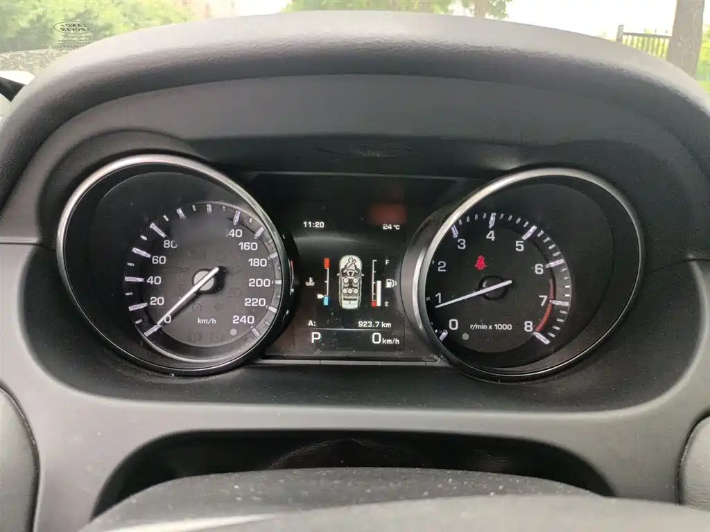 Land Rover Discovery Sport (Import) 2015 2.0T HSE Luxury фото 4