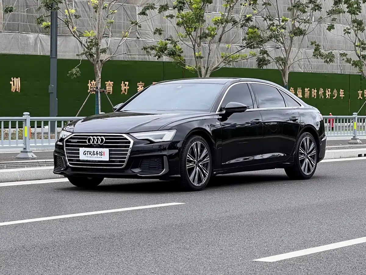 Фото 1 - Audi A6L