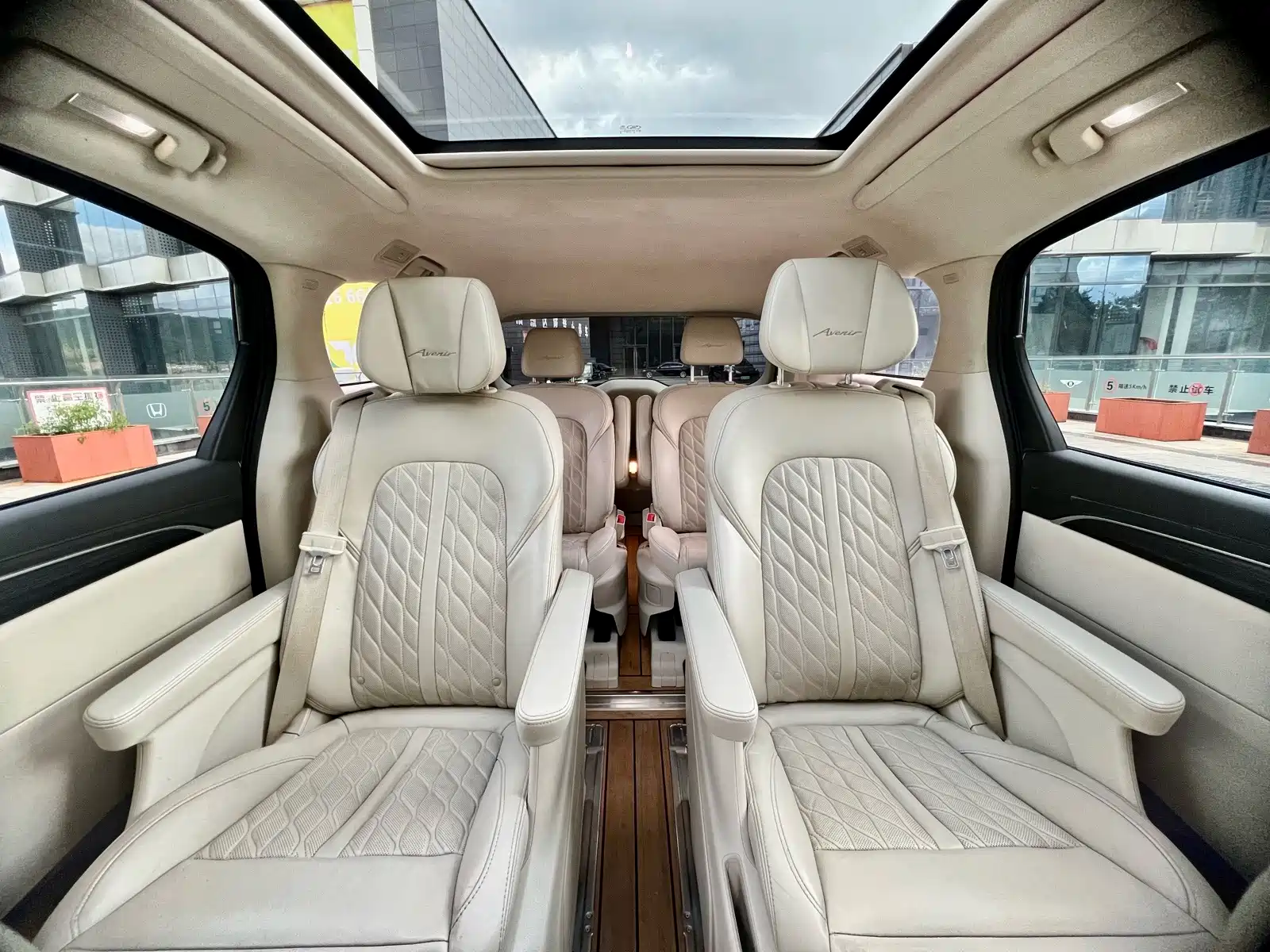 Photo 16 - Buick GL8