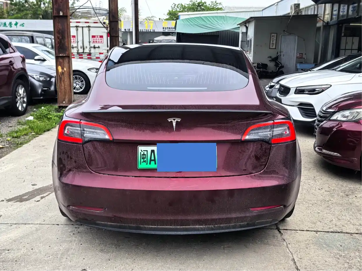 TESLA MODEL 3