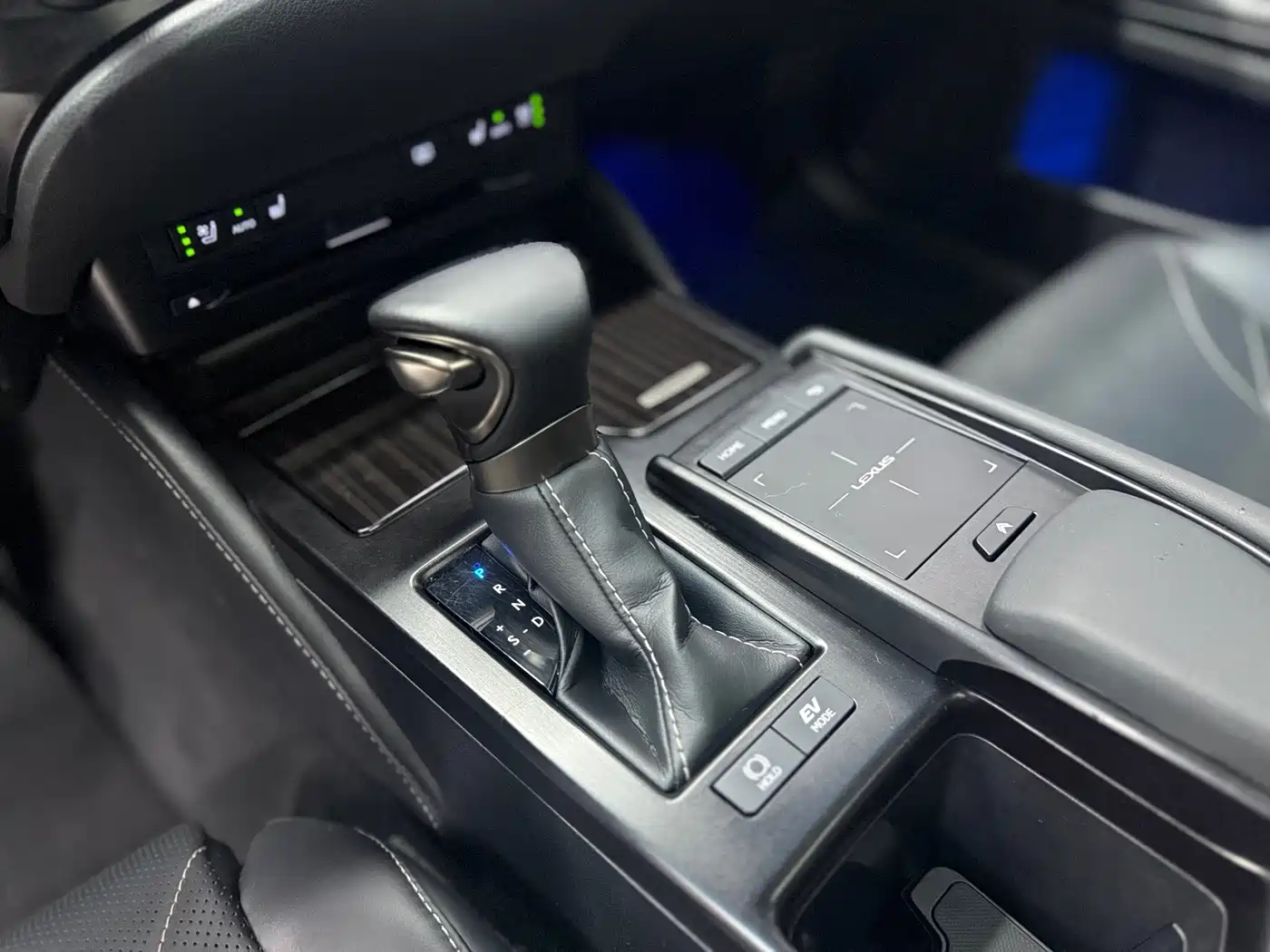 Фото 14 - Lexus ES